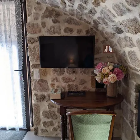 Le Pressoir De La Deveze *